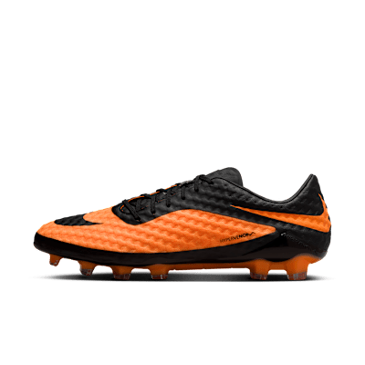 Nike、アイコニックなハイパーヴェノム RGNサッカースパイクを